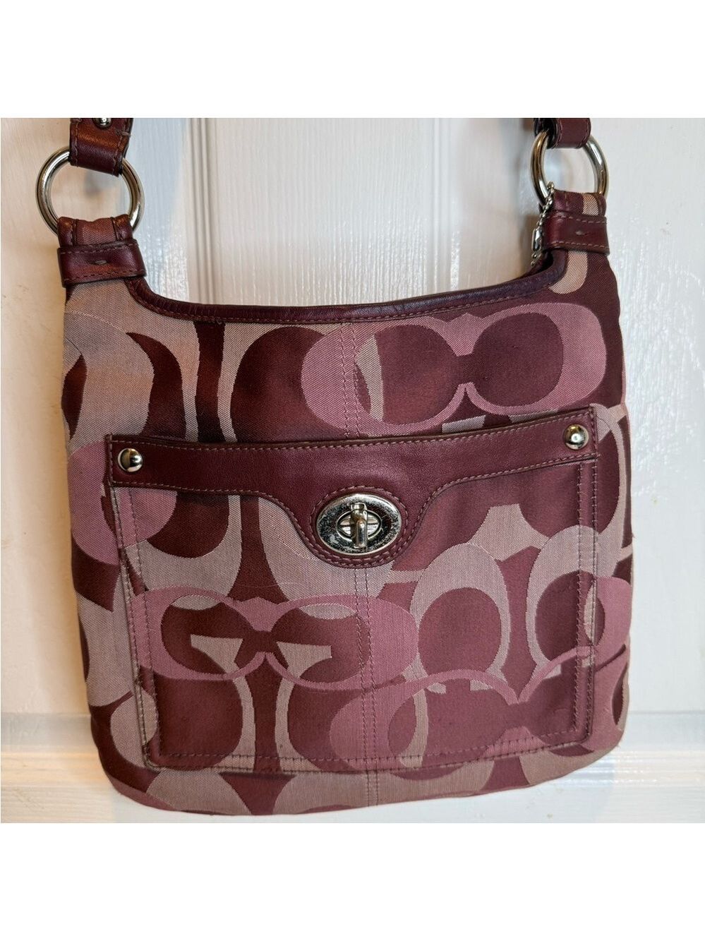 COACH PENELOPE OPTIC SIGNATURE HIPPIE CROSSBODY BAG F17479